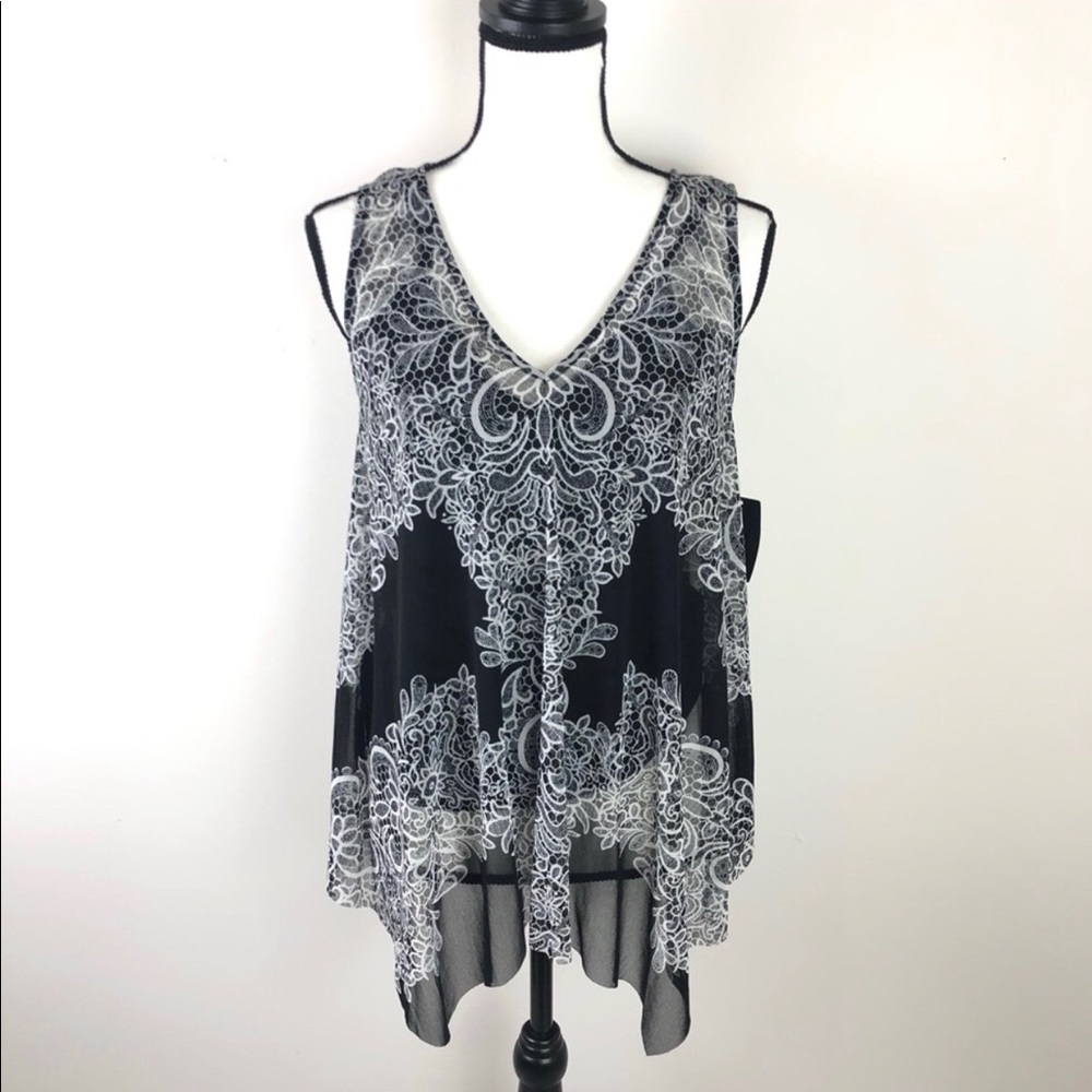 INC sleeveless black/white blouse, excellent!